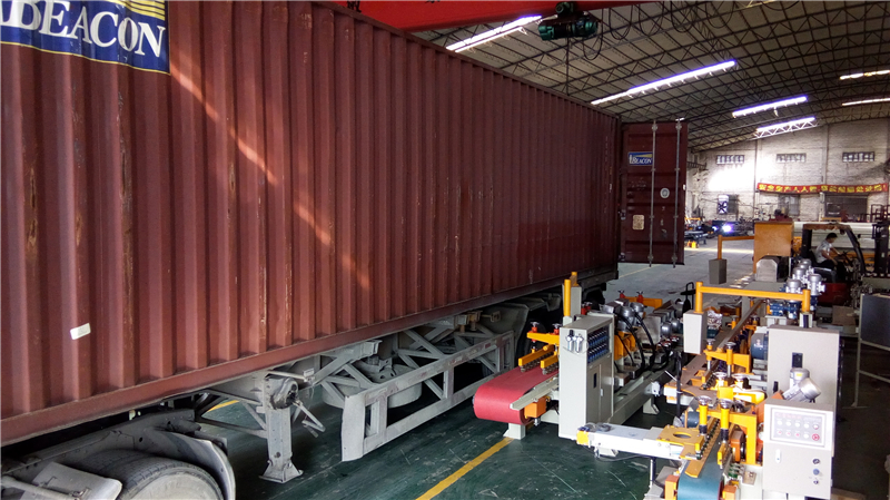 2020-11月出口英国1800数控前后三刀大板自动切割机打包装柜海运发往港口